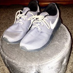 Grey & Black Nike Roshes.